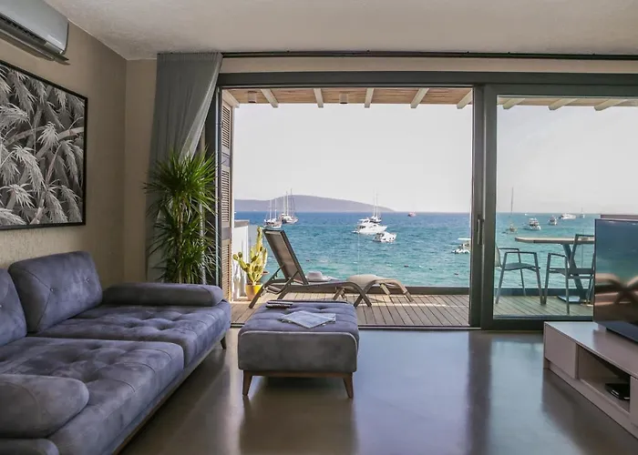 Surfer Caravan Gastro Pub Suites- Adults Only * Bodrum