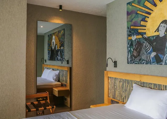 Surfer Caravan Gastro Pub Suites- Adults Only *