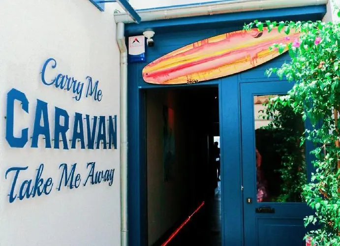 Surfer Caravan Gastro Pub Suites- Adults Only *