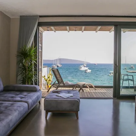 Surfer Caravan Gastro Pub Suites- Adults Only * Bodrum