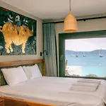 Surfer Caravan Gastro Pub Suites- Adults Only Бодрум
