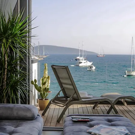 Surfer Caravan Gastro Pub Suites- Adults Only Apartment Bodrum