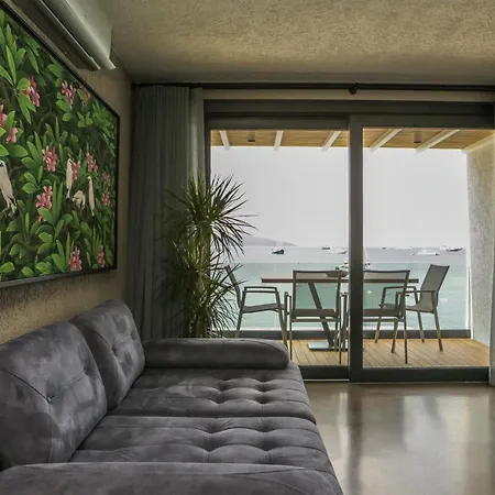 Surfer Caravan Gastro Pub Suites- Adults Only Apartment