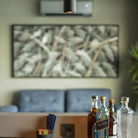 Surfer Caravan Gastro Pub Suites- Adults Only * בודרום