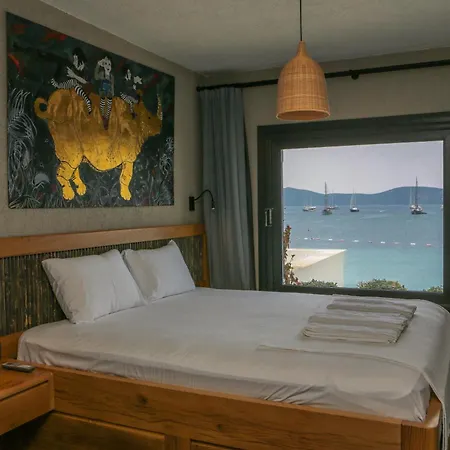 Surfer Caravan Gastro Pub Suites- Adults Only