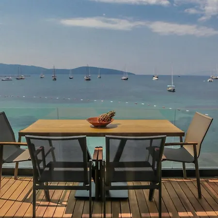 Surfer Caravan Gastro Pub Suites- Adults Only Αλικαρνασσός