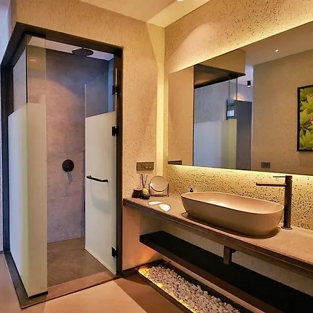 Surfer Caravan Gastro Pub Suites- Adults Only *