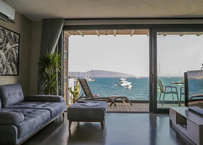 Surfer Caravan Gastro Pub Suites- Adults Only * Bodrum