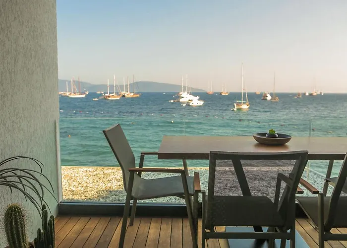 Surfer Caravan Gastro Pub Suites- Adults Only * Bodrum