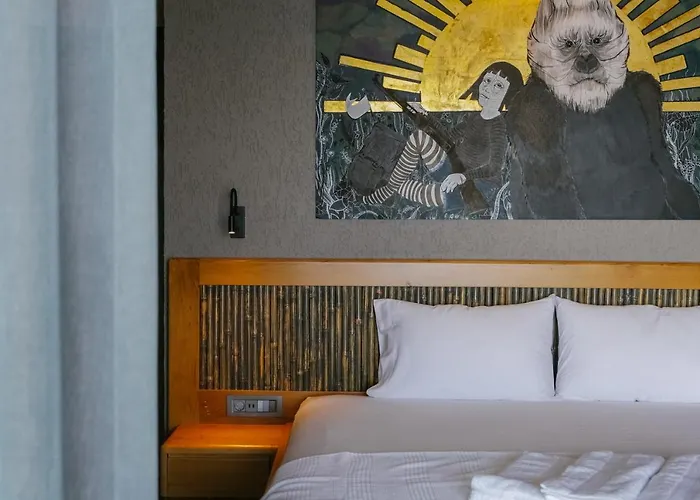 Surfer Caravan Gastro Pub Suites- Adults Only *