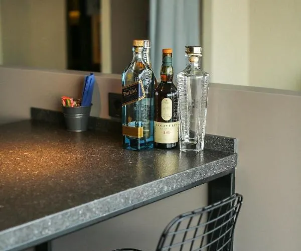 Surfer Caravan Gastro Pub Suites- Adults Only