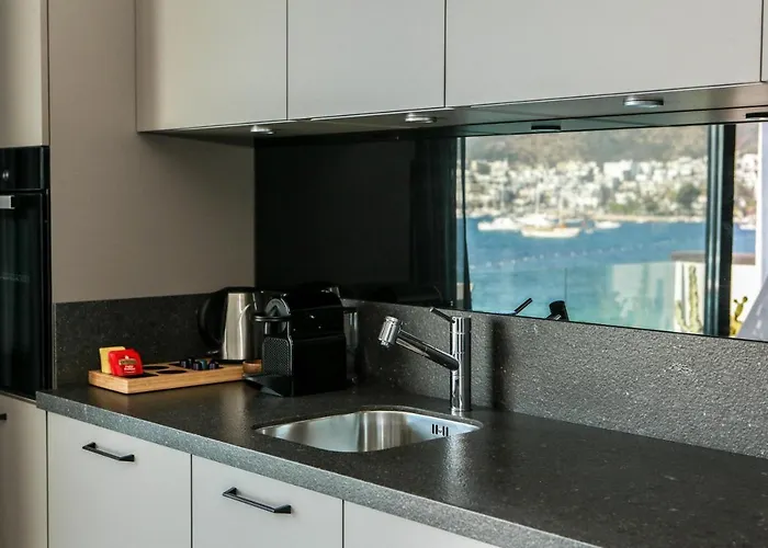 Surfer Caravan Gastro Pub Suites- Adults Only * Bodrum