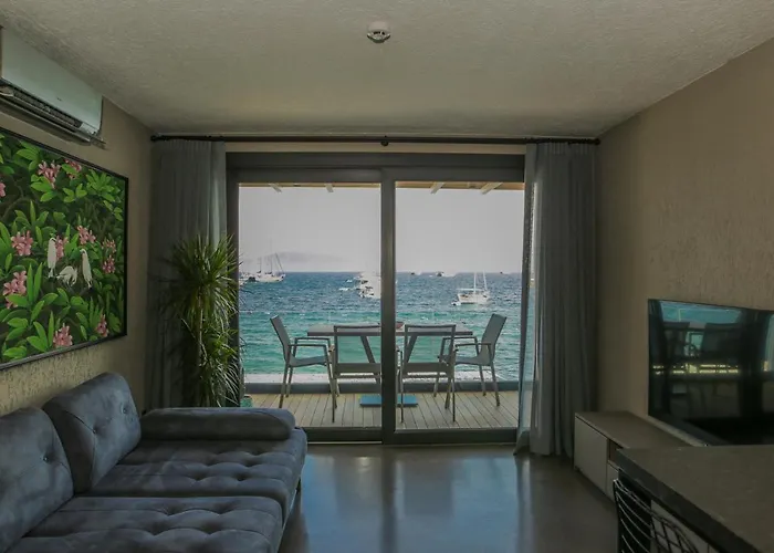 Surfer Caravan Gastro Pub Suites- Adults Only Bodrum