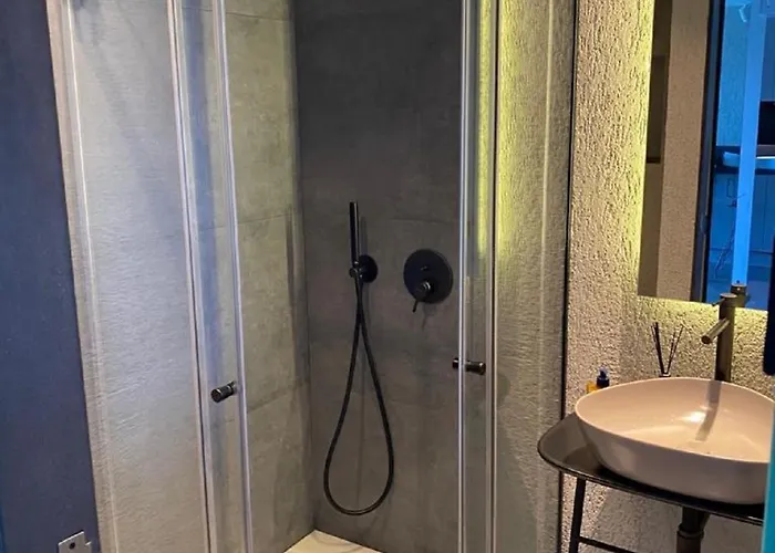 Surfer Caravan Gastro Pub Suites- Adults Only