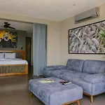 Surfer Caravan Gastro Pub Suites- Adults Only Apartment *
