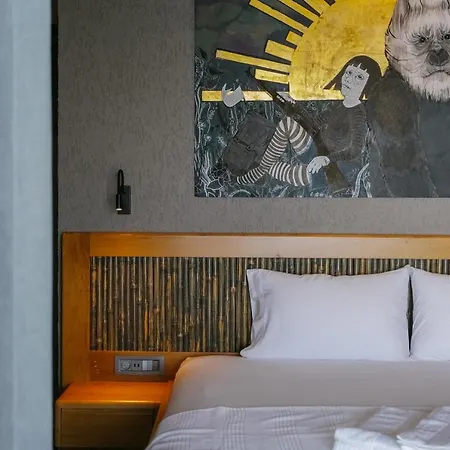 Surfer Caravan Gastro Pub Suites- Adults Only *