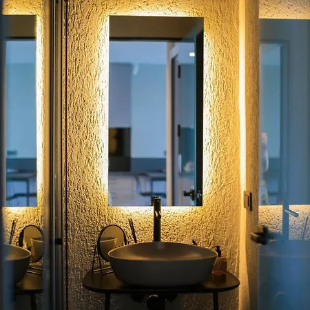 Appartamento Surfer Caravan Gastro Pub Suites- Adults Only