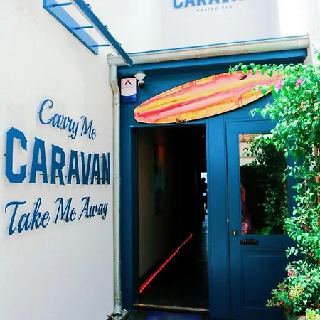 Surfer Caravan Gastro Pub Suites- Adults Only *